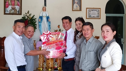 ឃុំវ៉ាន់និញទៅទស្សនា និងអបអរសាទរដល់ស្ថាប័នសាសនា។