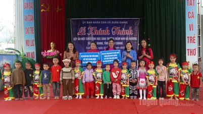 លោកស្រី ឡេ ធី ថាញ់ ត្រា អនុប្រធានក្រុមប្រឹក្សាប្រជាជនខេត្ត បានអញ្ជើញចូលរួមពិធីសម្ពោធអគារសិក្សាមួយកន្លែង ដែលបម្រើដល់សិស្សានុសិស្សនៅសាលាមត្តេយ្យ ណាខឿង។