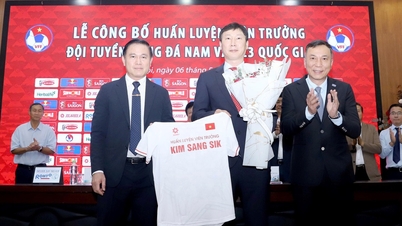 Coach Kim Sang-sik first mentioned the contract: 'I will talk to the VFF President…'