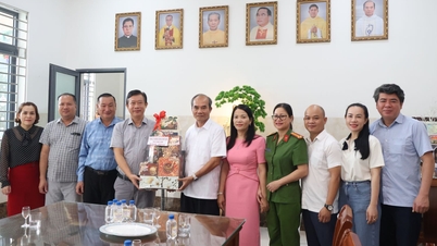 Xã Cam Lâm: Thăm, tặng quà các cơ sở tôn giáo nhân dịp Giáng sinh