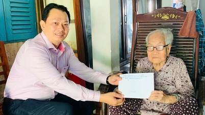 គណៈកម្មាធិការបក្ស ក្រុមប្រឹក្សាប្រជាជន គណៈកម្មាធិការប្រជាជន និងគណៈកម្មាធិការរណសិរ្សមាតុភូមិវៀតណាម ឃុំគួឡាវយ៉ាង បានទៅសួរសុខទុក្ខវីរជនមាតាវៀតណាម និងវីរជននៃកងកម្លាំងប្រដាប់អាវុធប្រជាជន។