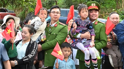 มอบธงชาติให้แก่ประชาชนในเขตชายแดนปาตัน