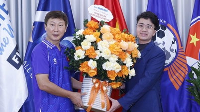 Trainer Kim Sang-sik: „Die drei Titel im Jahr 2025 repräsentieren den Schweiß, die Tränen und die Ehre des vietnamesischen Fußballs.“