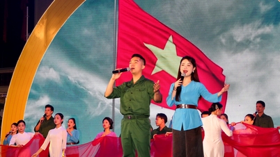 'Lagu Prajurit' - sebuah penghormatan heroik di jantung kota pelabuhan.