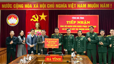 ຄວາມຜູກພັນລະຫວ່າງທະຫານ ແລະ ພົນລະເຮືອນ ໃນເຂດທີ່ຖືກທຳລາຍຈາກໄພນໍ້າຖ້ວມ.