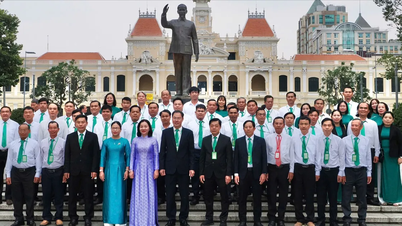 Les délégués participant au congrès de l'Association des agriculteurs de Hô Chi Minh-Ville ont déposé des gerbes en mémoire du président Hô Chi Minh.