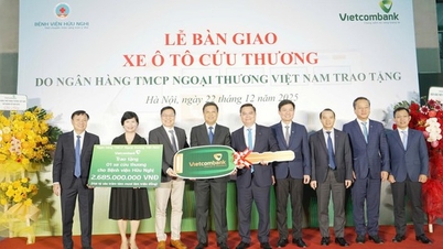 ធនាគារ Vietcombank បានបរិច្ចាគរថយន្តសង្គ្រោះបន្ទាន់មួយគ្រឿងដែលមានតម្លៃជិត ២,៧ ពាន់លានដុងដល់មន្ទីរពេទ្យមិត្តភាព។