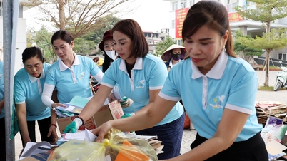 "การรวมกลุ่มสตรีออนไลน์": การเชื่อมต่อสมาชิกในขบวนการต่างๆ
