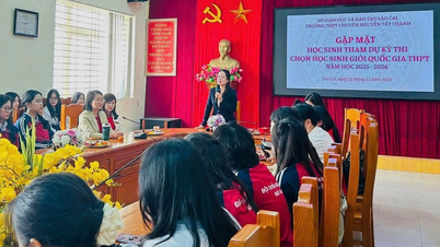 Nguyen Tat Thanh Meslek Lisesi, Ulusal Üstün Öğrenci Seçme Sınavına katılan 89 öğrenciyle bir araya geldi.