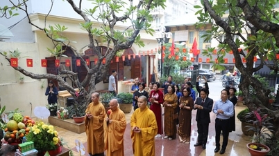 พิธีรำลึกจัดขึ้นที่ฮานอย เพื่อรำลึกถึงวีรบุรุษผู้เสียสละและผู้เสียชีวิตจากเหตุการณ์ทิ้งระเบิดเครื่องบิน B52