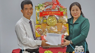 Der ständige stellvertretende Vorsitzende des Volksrats der Provinz An Giang, Le Hong Tham, übermittelt Weihnachtsgrüße für das Jahr 2025.