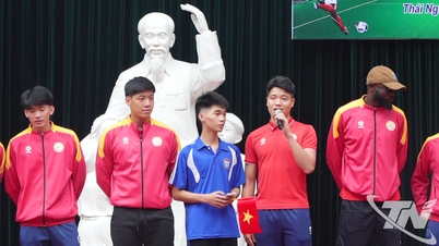 ផ្សព្វផ្សាយស្មារតីកីឡាដល់សិស្សនៅតំបន់ភ្នំ។
