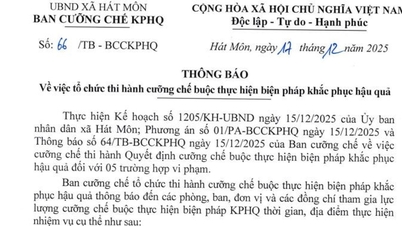 Hanoi authorities forcibly demolish 5 constructions built on agricultural land in Hat Mon.