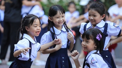 Bandar Raya Ho Chi Minh memperuntukkan lebih 910 bilion VND untuk mengecualikan dan menyokong yuran pengajian.