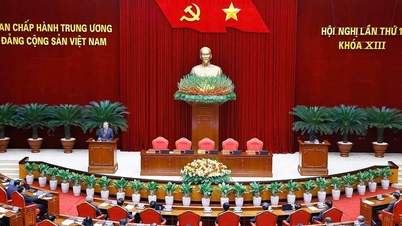 តាមរយៈសេចក្តីសម្រេចរបស់សន្និសីទគណៈកម្មាធិការកណ្តាលលើកទី១៥ បុគ្គលិកដែលត្រូវបង្ហាញជូនសមាជជាតិលើកទី១៤ ត្រូវបានឯកភាពគ្នា។