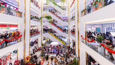Vincom Plaza Vinh 개장일의 축제 분위기