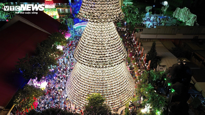 Admire the Christmas tree made from 3,000 conical hats in Dong Nai.