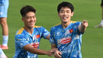 Dinh Bac straalde van vreugde op de dag van de teamreünie en trainde met groot enthousiasme mee met het Vietnamese U23-team.