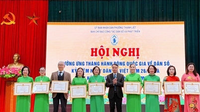សង្កាត់ Thanh Liet Ward បានប្រគល់រង្វាន់ដល់សមូហភាព និងបុគ្គលចំនួន ២៥ រូប ចំពោះសមិទ្ធផលលេចធ្លោរបស់ពួកគេក្នុងការងារប្រជាជន និងអភិវឌ្ឍន៍។