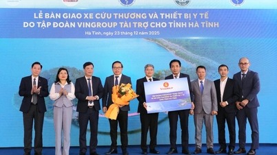 រថយន្តសង្គ្រោះបន្ទាន់ និងឧបករណ៍វេជ្ជសាស្ត្រដែលបរិច្ចាគដោយក្រុមហ៊ុន Vingroup ត្រូវបានប្រគល់ជូនមន្ទីរសុខាភិបាលខេត្តហាទិញ។