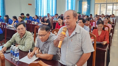 គណៈកម្មាធិការបក្ស និងរដ្ឋបាលមូលដ្ឋាននៃឃុំហ័រឌៀន បានជួបសន្ទនាជាមួយប្រជាជន។