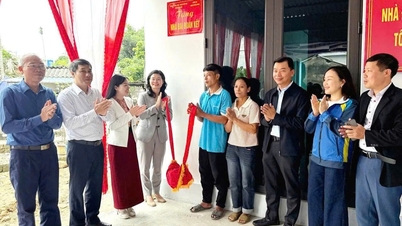 ទីក្រុងហៃផុង បែងចែកថវិកាចំនួន ៩,៦ ពាន់លានដុងពីមូលនិធិរបស់ខ្លួន ដើម្បីគាំទ្រដល់គ្រួសារចំនួន ៩៦ ក្នុងការសាងសង់ផ្ទះ «សាមគ្គីភាពដ៏អស្ចារ្យ»។