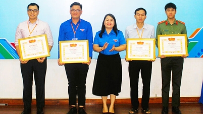 ពានរង្វាន់ចំនួន ៤៤ ត្រូវបានប្រគល់ជូននៅក្នុងការប្រកួតប្រជែងព័ត៌មានវិទ្យាសម្រាប់មន្ត្រីវ័យក្មេង មន្ត្រីរាជការ និងបុគ្គលិកសាធារណៈនៅខេត្តអានយ៉ាង។