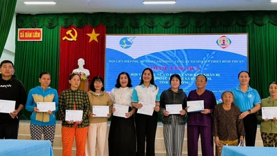 សហភាពនារីខេត្តឡាំដុងបានបរិច្ចាគកញ្ចប់អំណោយចំនួន ២៦០ ដល់ស្ត្រីដែលរងផលប៉ះពាល់ដោយគ្រោះមហន្តរាយធម្មជាតិ។