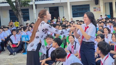 Bài Chòi und Volkslieder in die Schulen bringen.
