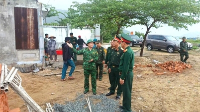 កងកម្លាំងការពារព្រំដែននៅខេត្ត Khanh Hoa កំពុងសាងសង់ផ្ទះជាបន្ទាន់សម្រាប់ប្រជាជននៅតំបន់ដែលរងផលប៉ះពាល់ដោយទឹកជំនន់។