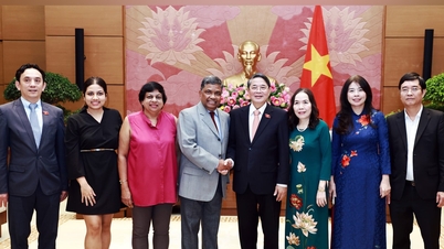 អនុប្រធានរដ្ឋសភា ង្វៀន ឌឹកហៃ ជួបពិភាក្សាជាមួយអគ្គលេខាធិការបក្សកុម្មុយនិស្តស្រីលង្កា។