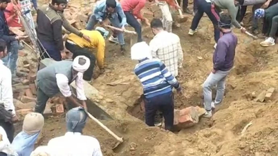 Tường nhà đang xây bất ngờ đổ sập, 7 người thương vong