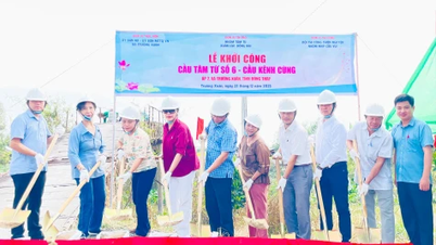 Commune de Truong Xuan : Début des travaux de construction du pont du canal de Cung.