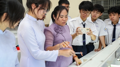 Ho Chi Minh Şehri, öğretmenlere fazla mesai için normal saatlik ücretlerinin %150'sini ödüyor.