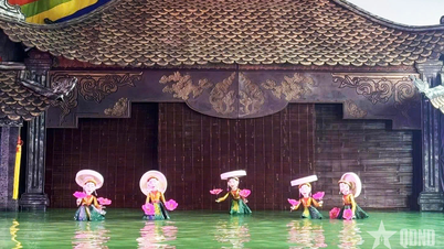 Het promoten van de Vietnamese cultuur door middel van waterpoppenspel.