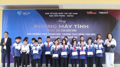 Las aulas de informática para el Día de la Tarjeta de Vietnam 2025 llegan a Nghe An para los estudiantes.