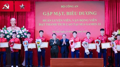 Ministrul Luong Tam Quang i-a felicitat pe Thu Vinh, Dinh Bac și delegația Securității Publice pentru realizările lor remarcabile la Jocurile SEA 33.