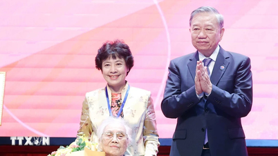Národní emulační kongres: Paní Nguyen Thi Binh je nejstarší delegátkou.
