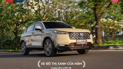 Honda HR-V e:HEV RS fick utmärkelsen "Årets gröna stadsbil" vid ceremonin "Årets bil 2025", organiserad av Vietnam Audio-Visual Magazine i samarbete med Xe Doi Song (Billiv).
