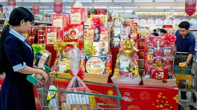 Achats pour le Têt (Nouvel An lunaire) durant l'année du Cheval : le pouvoir d'achat reste fort, les consommateurs modifient leurs habitudes de dépenses.