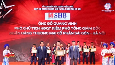 Hanoi People's Committee przyznał SHB Certyfikat Pochwały podczas uroczystości wręczenia nagród dla przedsiębiorców i przedsiębiorstw Thang Long 2025.