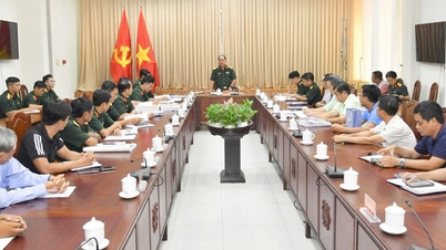 Het militaire commando van de provincie An Giang inspecteert en keurt het militair-civiele ziekenhuis goed.