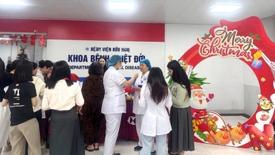 ធនាគារ HSBC សូមថ្លែងអំណរគុណយ៉ាងជ្រាលជ្រៅចំពោះក្រុមគ្រូពេទ្យ និងគិលានុបដ្ឋាយិកានៃមន្ទីរពេទ្យមិត្តភាព នៅថ្ងៃបុណ្យណូអែល។