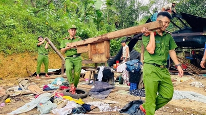 นายกรัฐมนตรีขอให้เน้นไปที่การซ่อมแซมโครงสร้างพื้นฐานและการฟื้นฟูการผลิตและกิจกรรมทางธุรกิจหลังจากพายุและน้ำท่วมในภาคกลางของเวียดนาม