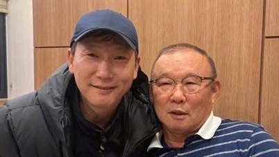 Trainer Kim Sang-sik benutzte das Wort „großartig“, um die Persönlichkeit zu loben, die in Vietnam zur Legende geworden ist.