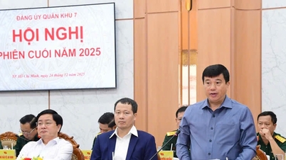 Genosse Y Thanh Hà Niê K'đăm nahm an der Parteikomiteekonferenz der Militärregion 7 teil.