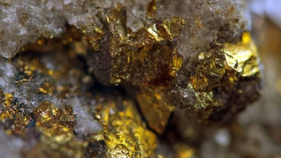 O processo de formação de grandes minas de ouro ao longo de milhões de anos.