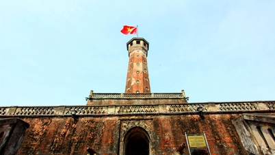 Explorez le mât du drapeau de Hanoï, un « témoin historique », de l'extérieur vers l'intérieur.