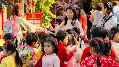 En attendant le programme des vacances du Têt pour les élèves à Hô Chi Minh-Ville, les enseignants aussi... « pleurent à chaudes larmes ».