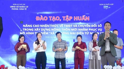 130 agriculteurs de la province de Lam Dong apprennent les techniques de vente sur les plateformes de commerce électronique.